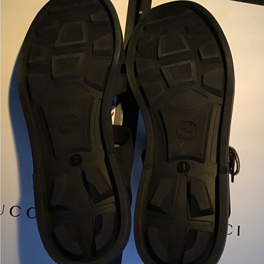 Mens size 8 Gucci sandals